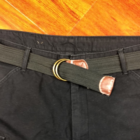 Levi's Black Cotton Cargo With Belt Shorts - Picture 2 of 16